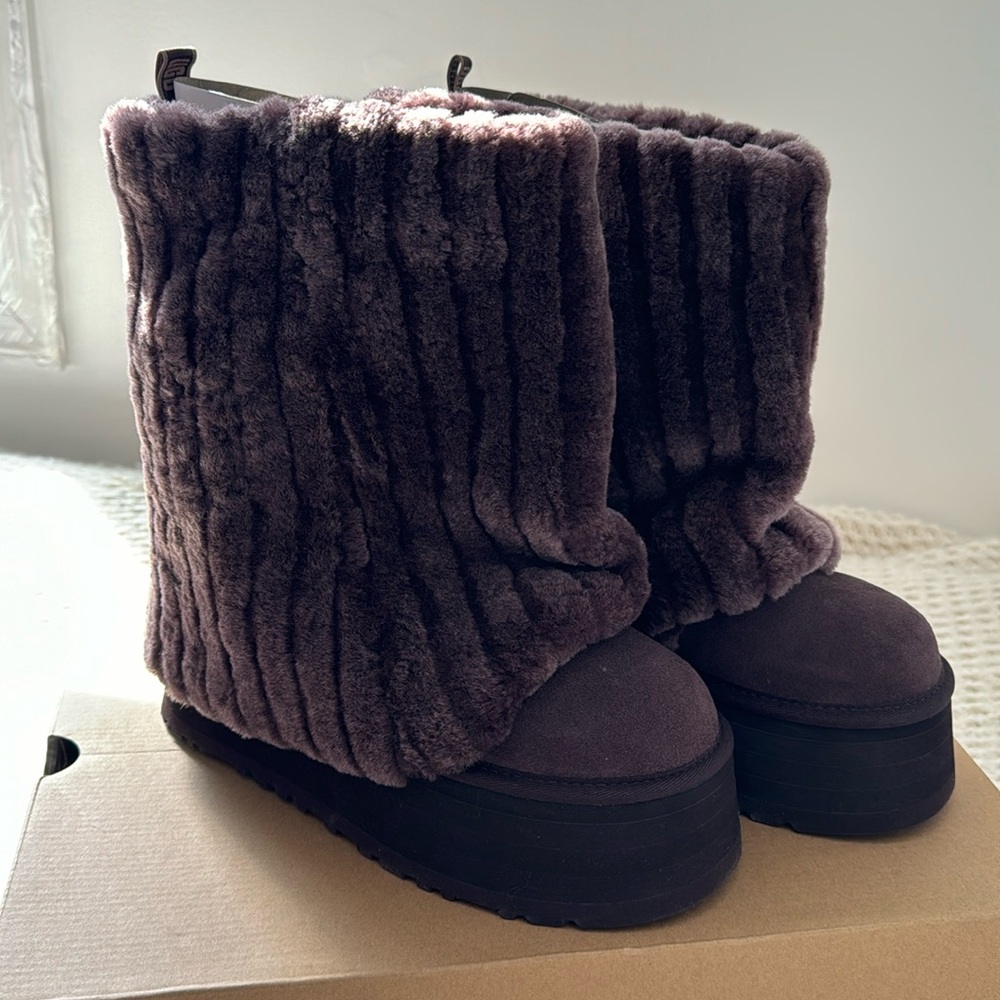 Ugg Classic Short Sherpa Corduroy